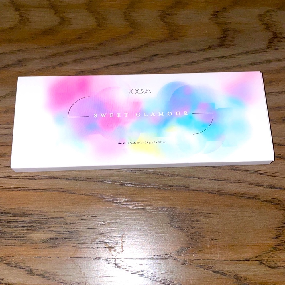 The brand is ZOEVA and it is in great condition!